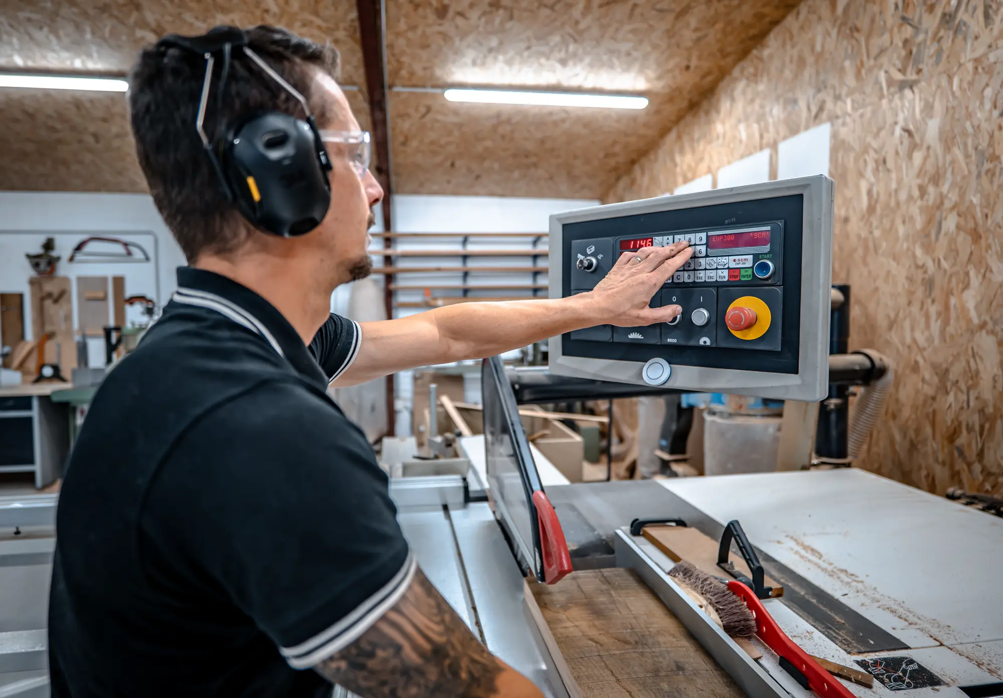 Réglage d’une machine d’atelier au pupitre de commande