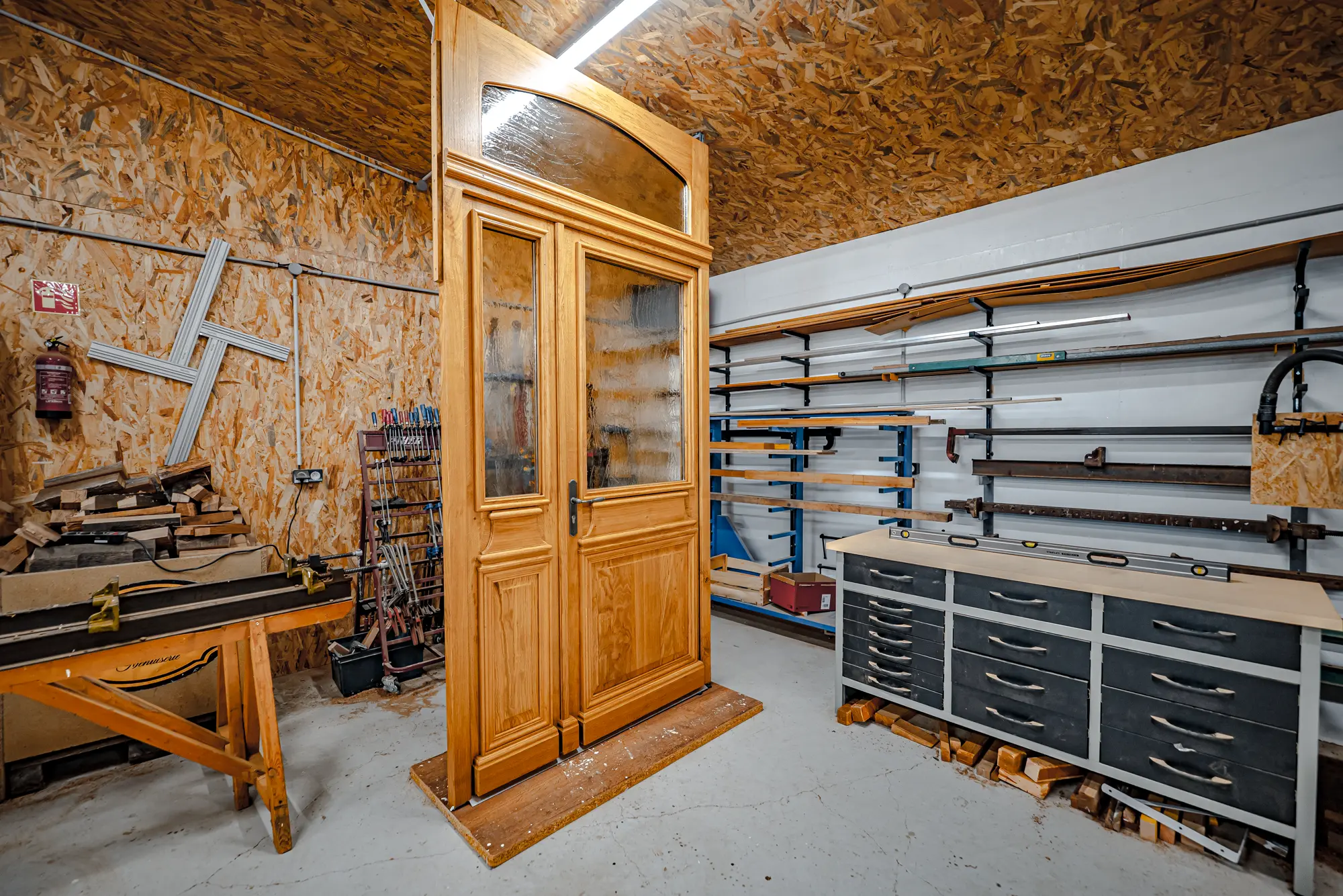 Ouvrage sur mesure en cours d’assemblage à l’atelier